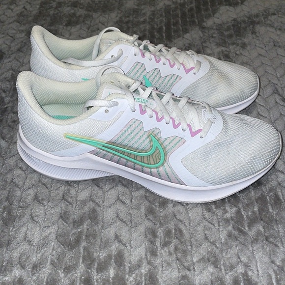 Nike Downshifter Cw3413-101 White Running Shoes Womens Size 10. - Picture 2 of 12
